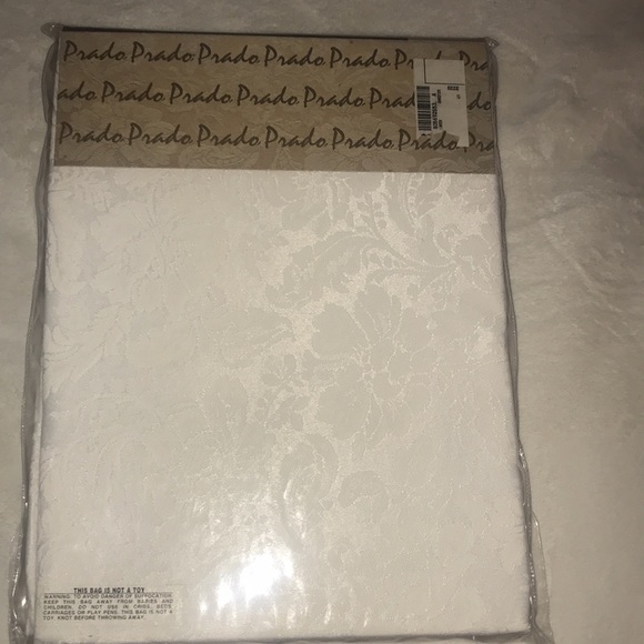 70” ROUND Table Linens Bundle - Picture 5 of 13